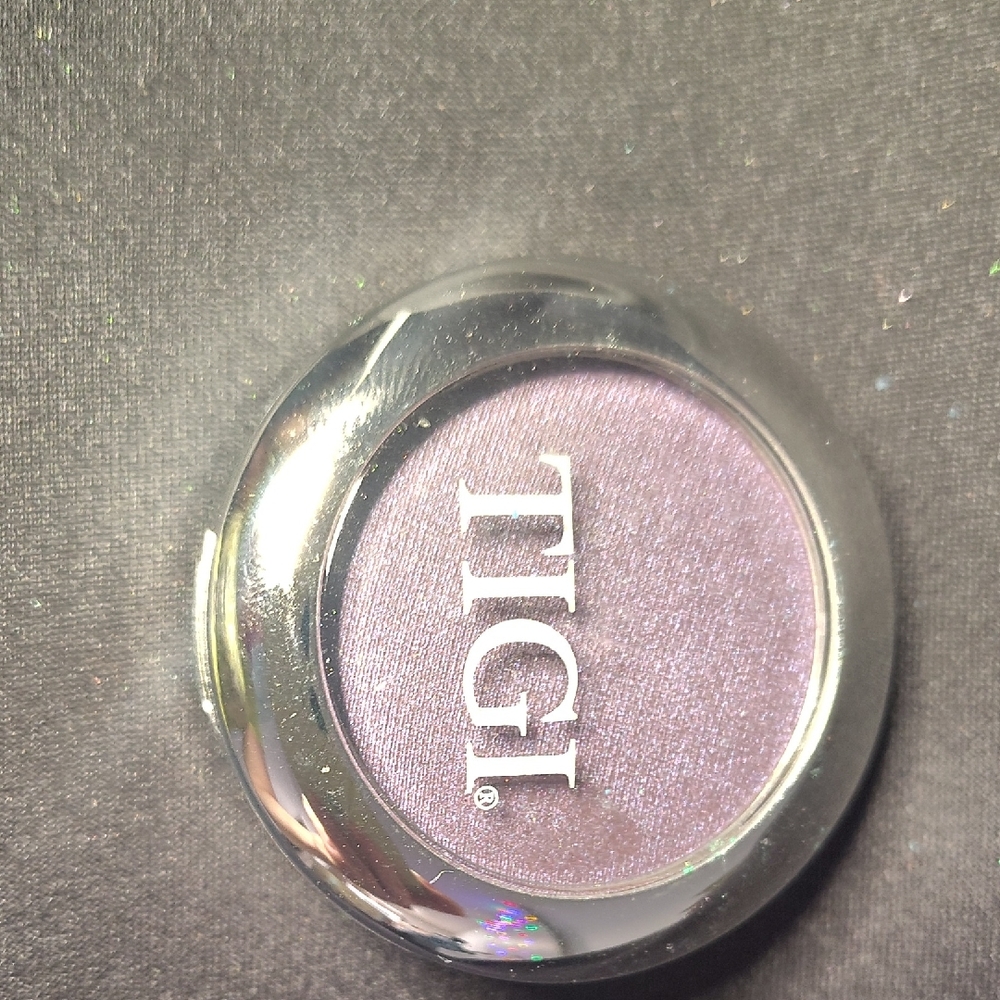 TIGI Shimmering Lavender Eyeshadow